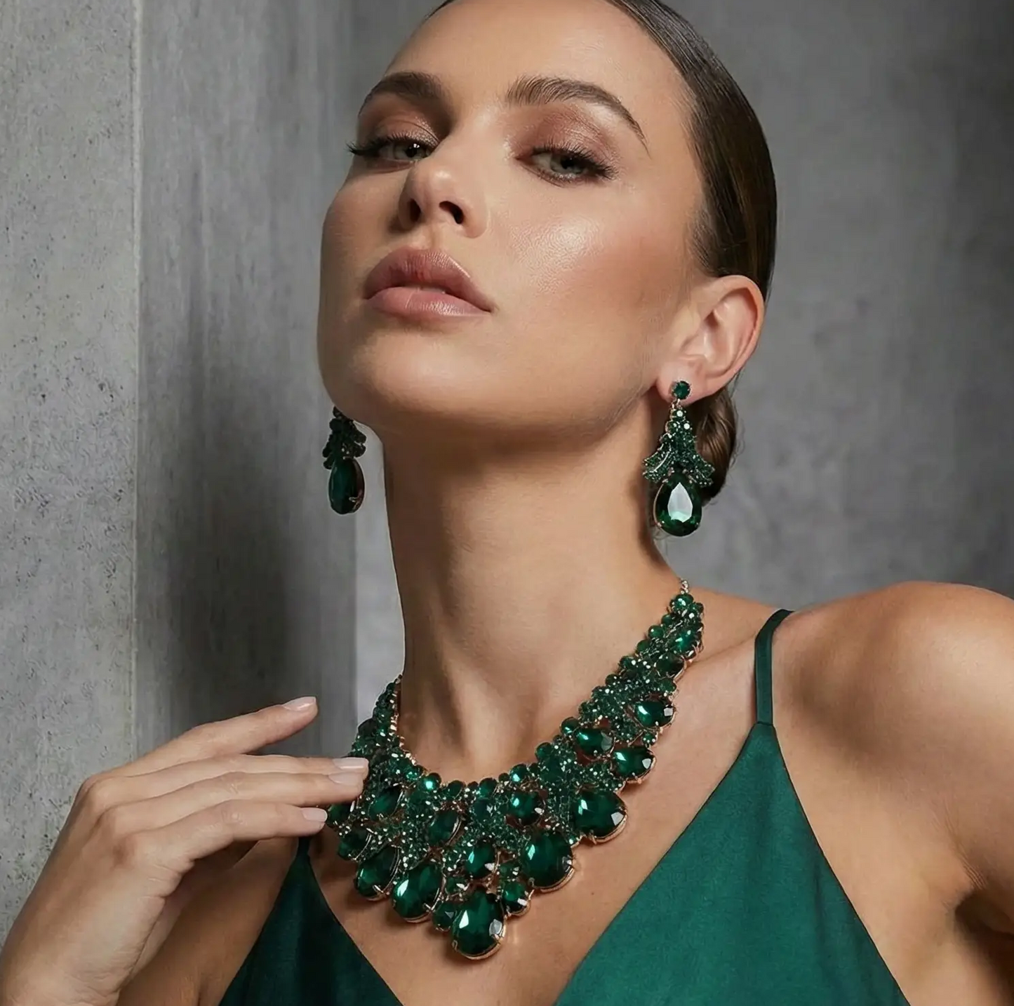 Emerald Green Necklace – Adjustable Collar Necklace Set with Teardrop Stone Earrings by Glam Duchess (emerald-green-teardrop-stone-collar-necklace-earring-evening-jewelry-set)