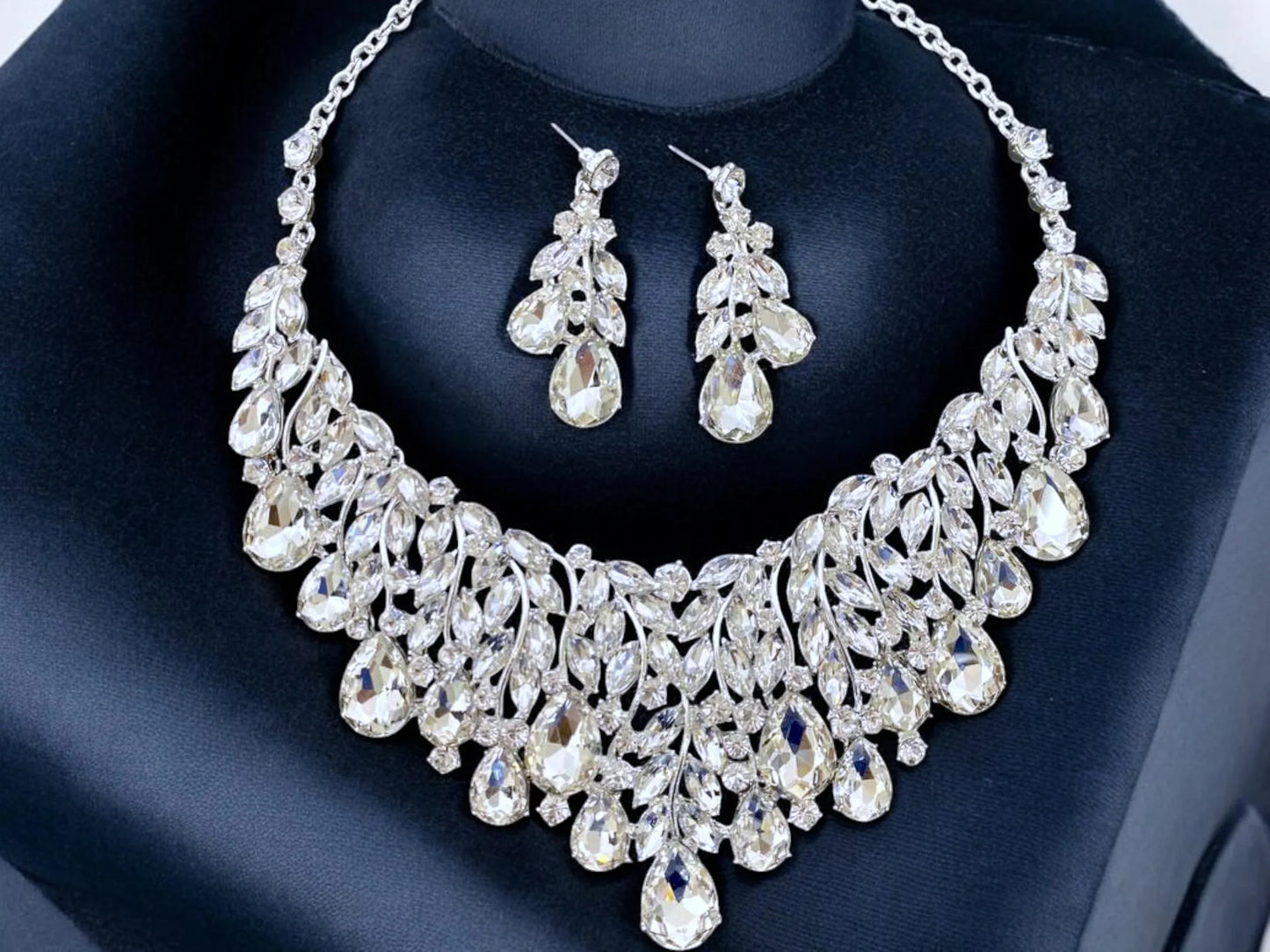 Crystal Bridal Necklace – Elegant Teardrop Rhinestone Jewelry Set for Weddings by Glam Duchess (chunky-crystal-teardrop-rhinestone-bridal-necklace-earrings-set-elegant-wedding-jewelry)