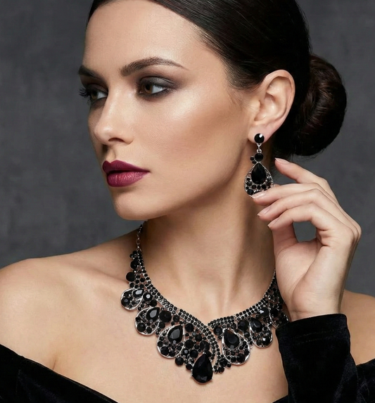 Black Crystal Necklace Set – Luxury Statement Jewelry With Teardrop Design & Adjustable Clasp