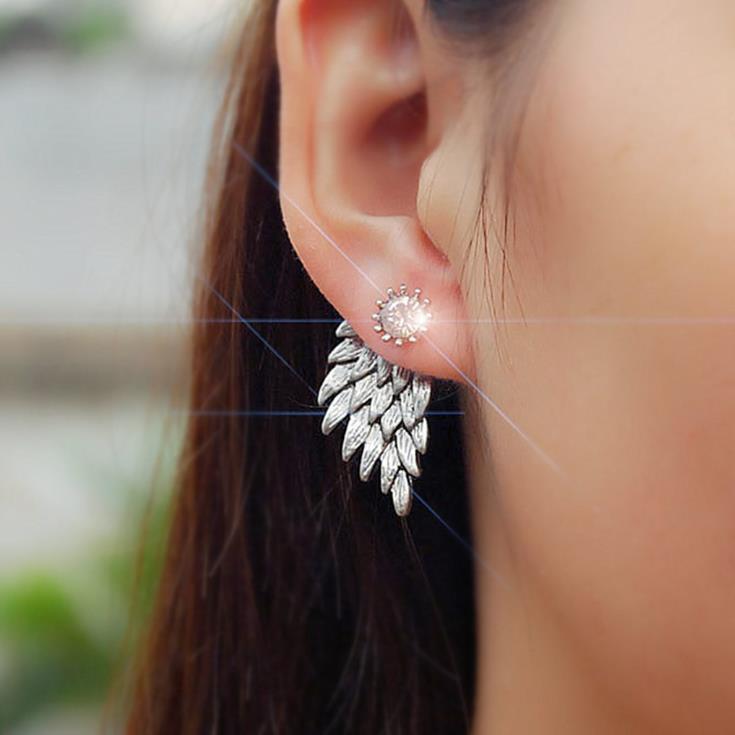 Elegant Crystal Flower Stud Earrings
 
 Add a touch of elegance to your outfit with these trendy crystal flower stud earrings. The irregular shape and intricate design make them a perfect accessory forGlam DuchessGlam DuchessElegant Crystal Flower Stud Earrings