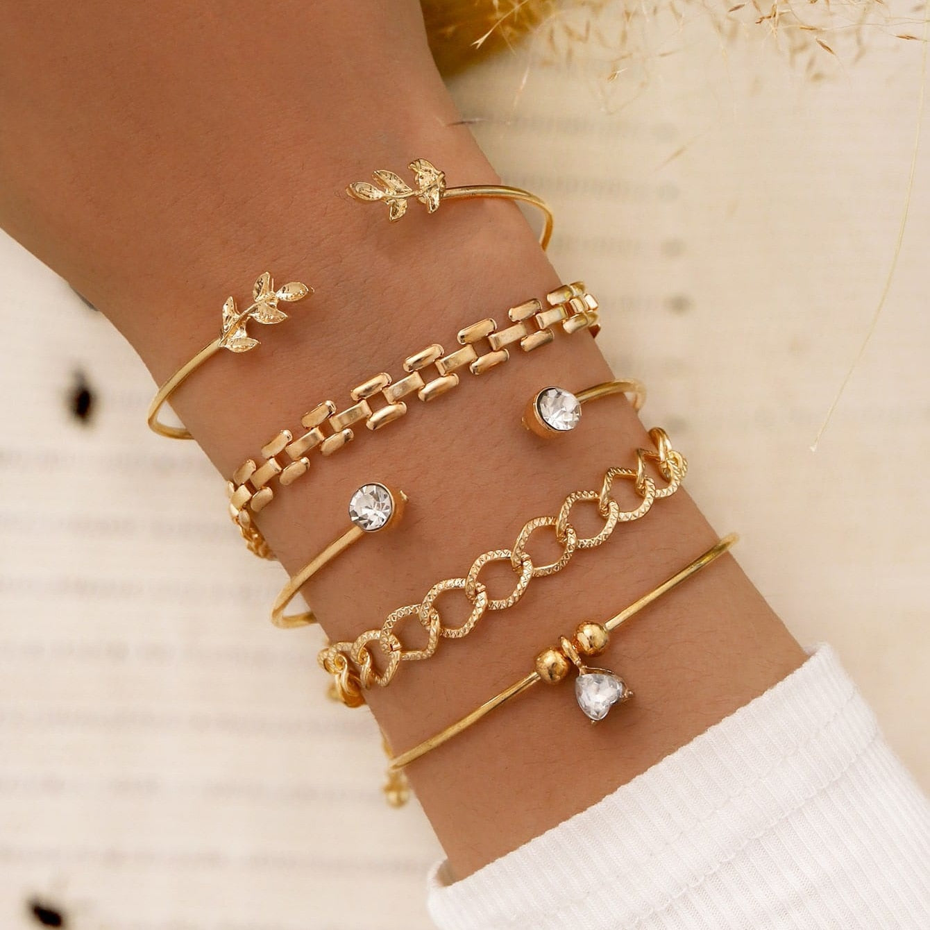 Elegant Gold Leaves Heart Pendant Cuff Bracelet Set
