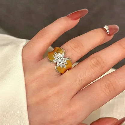 Fleur Ribbon Two-Tone Ring – detail view 3