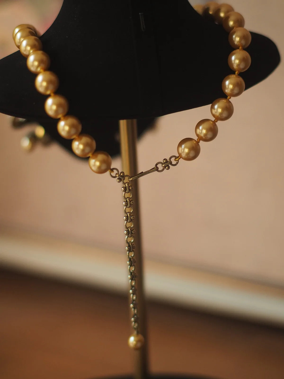 Magnificent Lion Shaped Vintage Pearl Necklace - Unique Fashion Statement