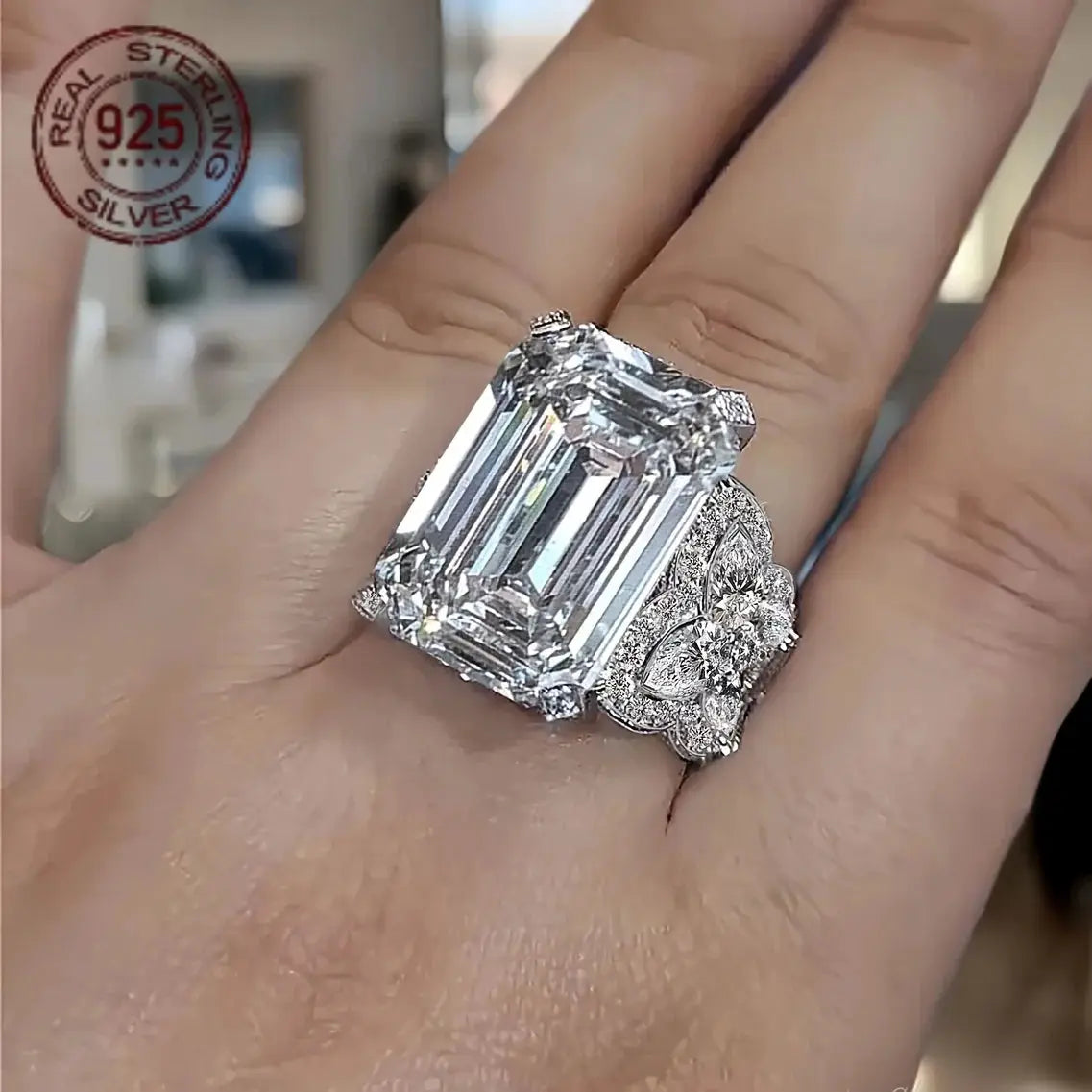 Mariposa Oval Zircon Ring – detail view 2