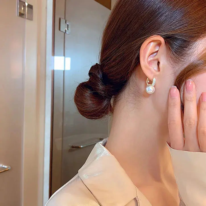 Lustre Pearl Drop Earring Collection – detail view 3