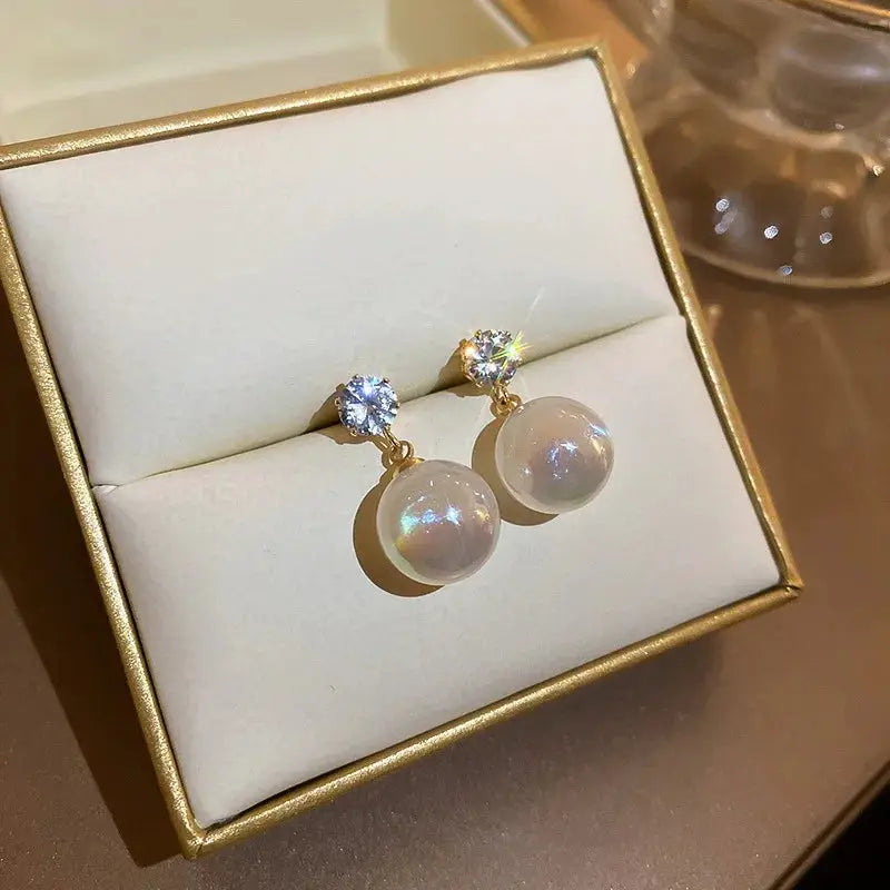 Lustre Pearl Drop Earring Collection – detail view 7