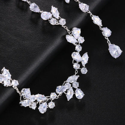 Enchanting Bridal Choker Backdrop Necklace for a Timeless Elegance