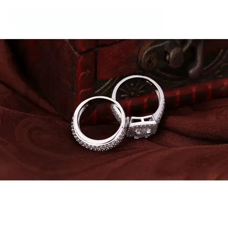 Cushion Halo Bridal Ring Set – detail view 3