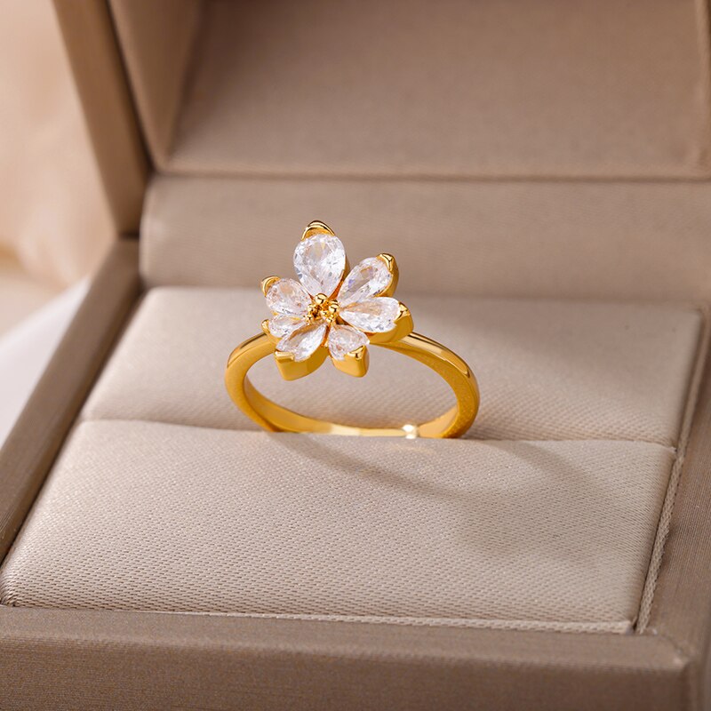 Elegant Flower Bud Zircon Ring