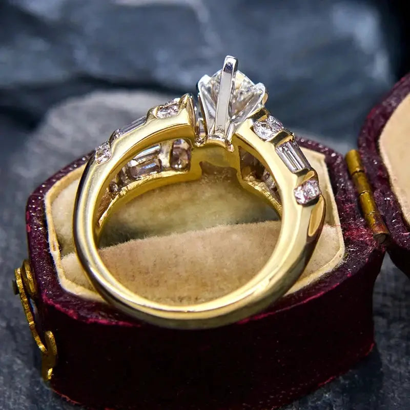 Aurelia Pear-Cut Two-Tone Ring – detail view 4