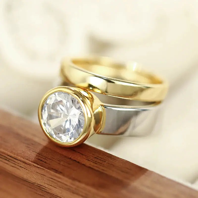 Luna Two-Tone Bridal Ring Set – detail view 5