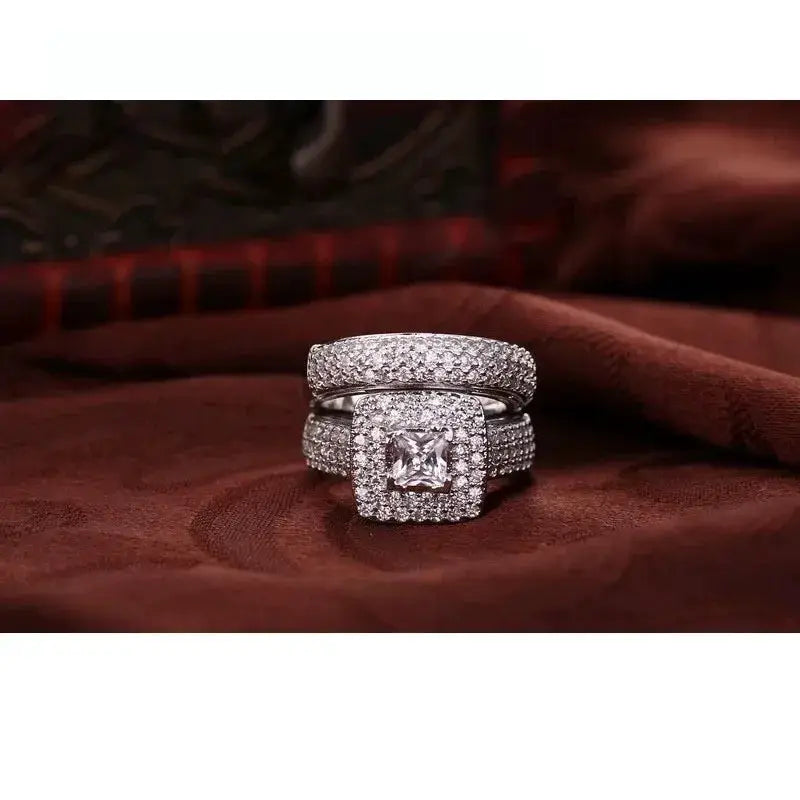 Cushion Halo Bridal Ring Set – detail view 2