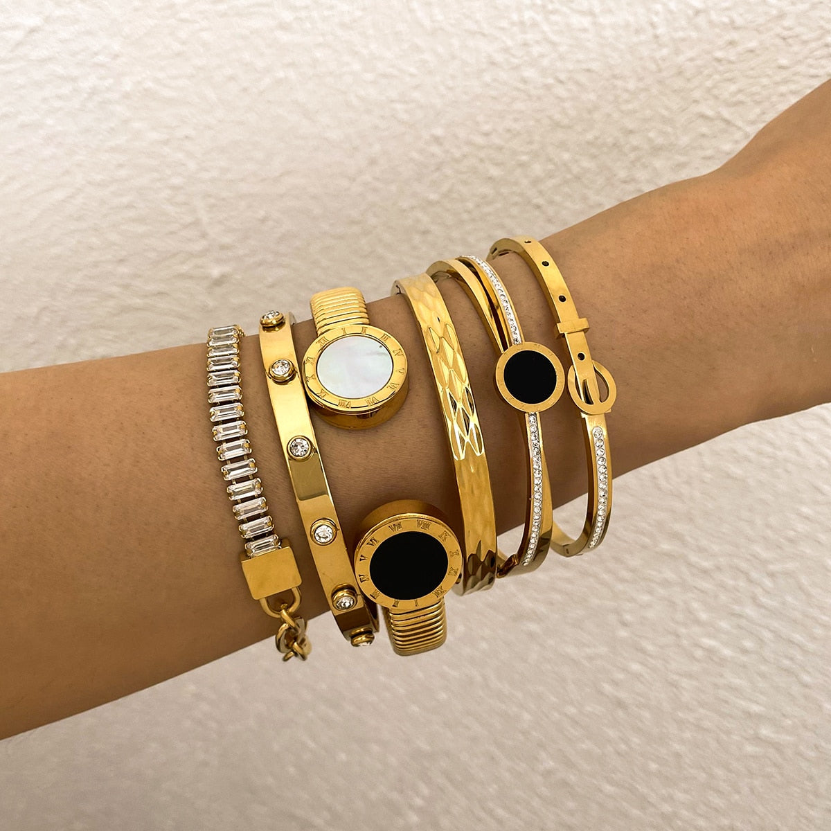 Chic Geometric Gold-Plated Stainless Steel Bangles
 Stackable Bangles High Fashion Bracelets
 Elevate your style with our trendy stackable bangles, designed with a geometric pattern and tension setting for a modern Glam DuchessGlam DuchessChic Geometric Gold-Plated Stainless Steel Bangles