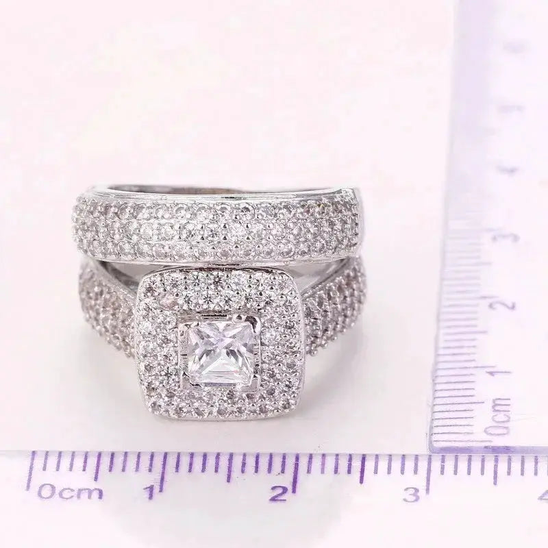 Cushion Halo Bridal Ring Set – detail view 5