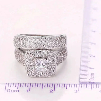 Cushion Halo Bridal Ring Set – detail view 5