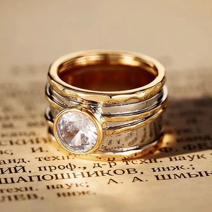 Elysian Two-Tone Curve Ring – detail view 2