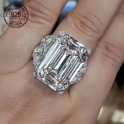 Mariposa Oval Zircon Ring – detail view 3