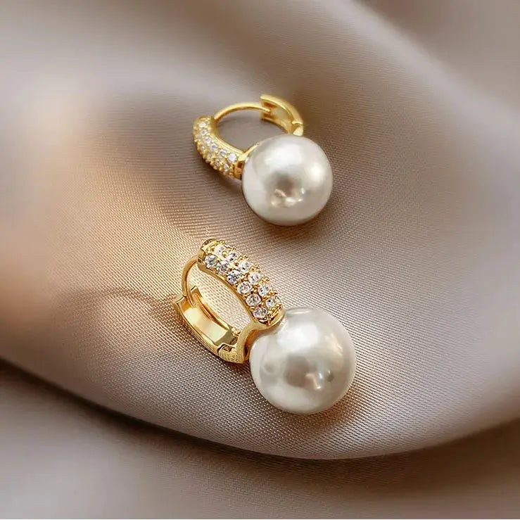 Lustre Pearl Drop Earring Collection – detail view 2