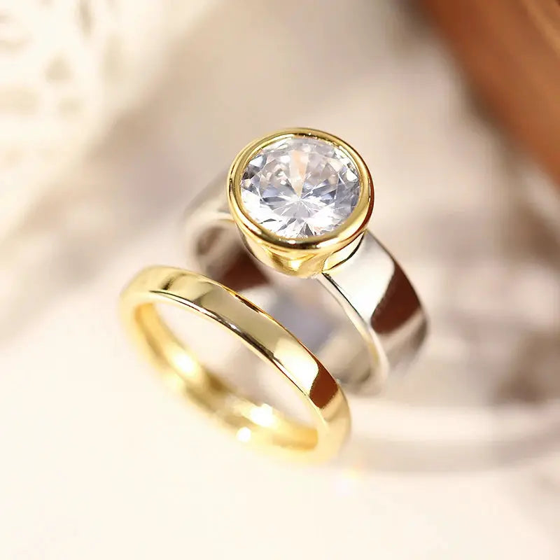 Luna Two-Tone Bridal Ring Set – detail view 3