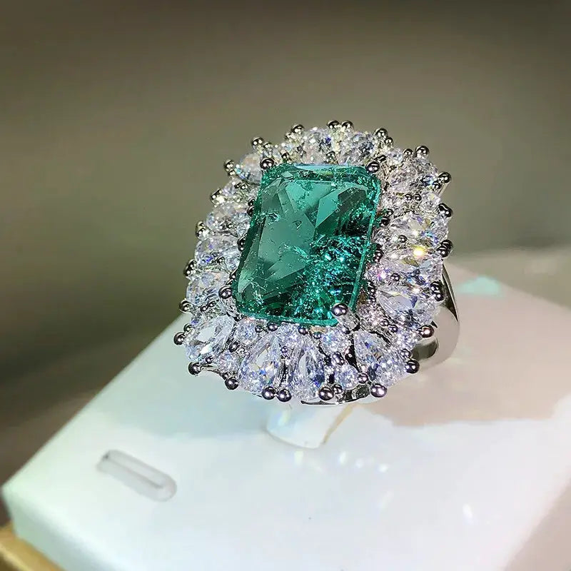 Emerald-Cut Green Zircon Halo Ring – detail view 3