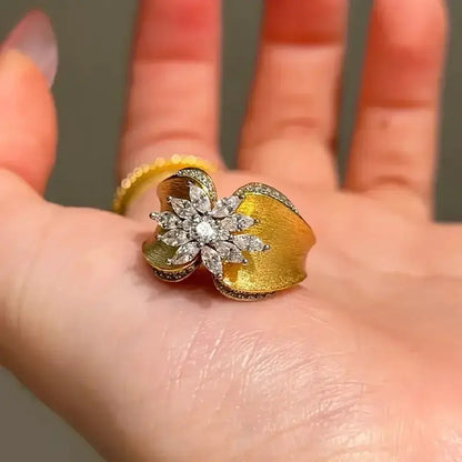 Fleur Ribbon Two-Tone Ring – detail view 2