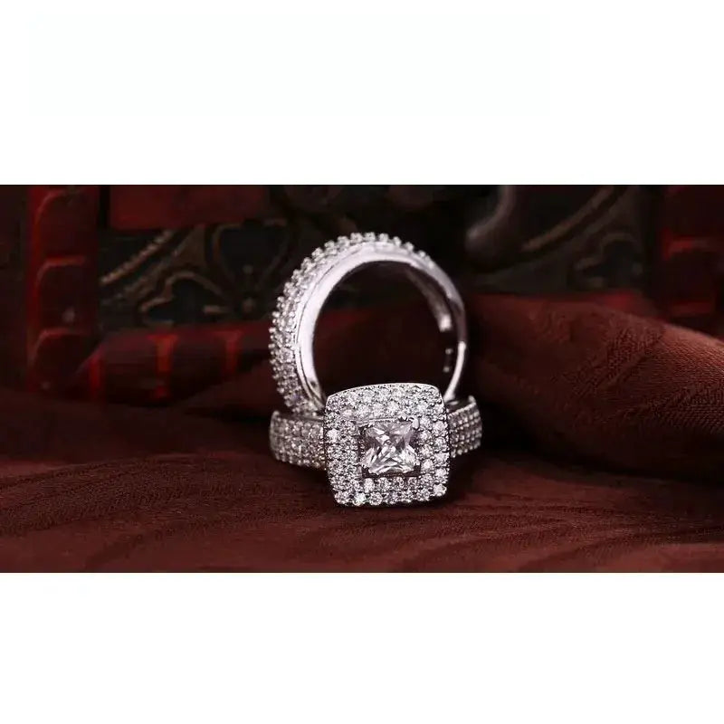 Cushion Halo Bridal Ring Set – detail view 4