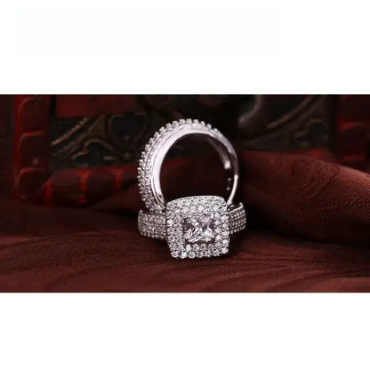 Cushion Halo Bridal Ring Set – detail view 4