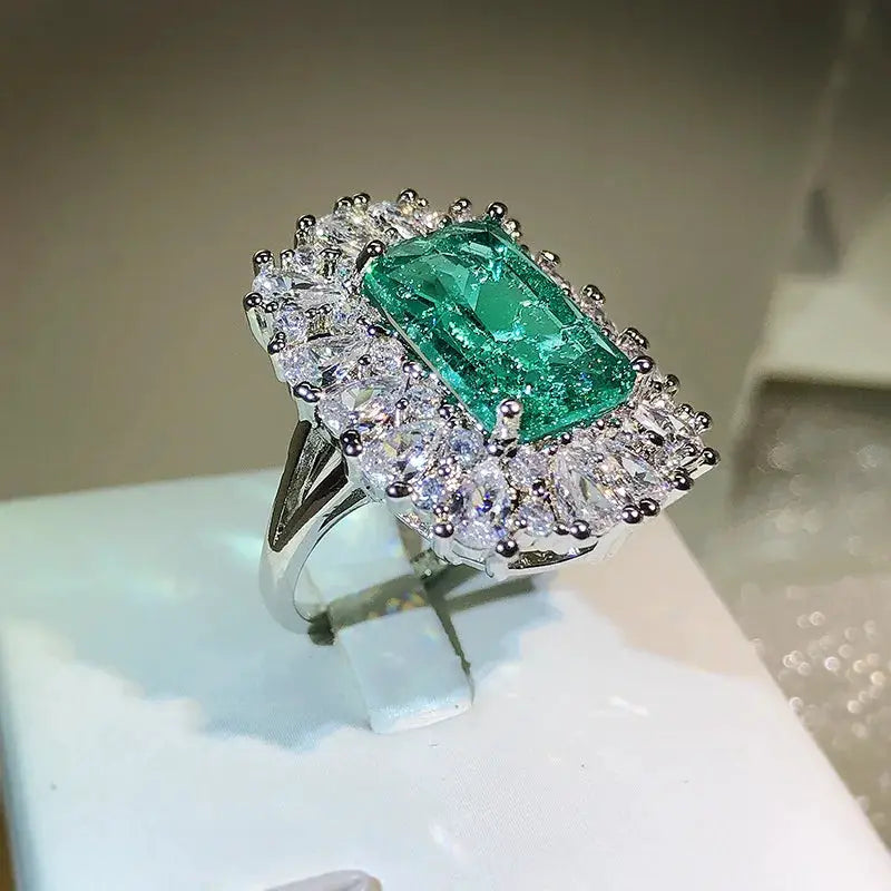 Emerald-Cut Green Zircon Halo Ring – detail view 2