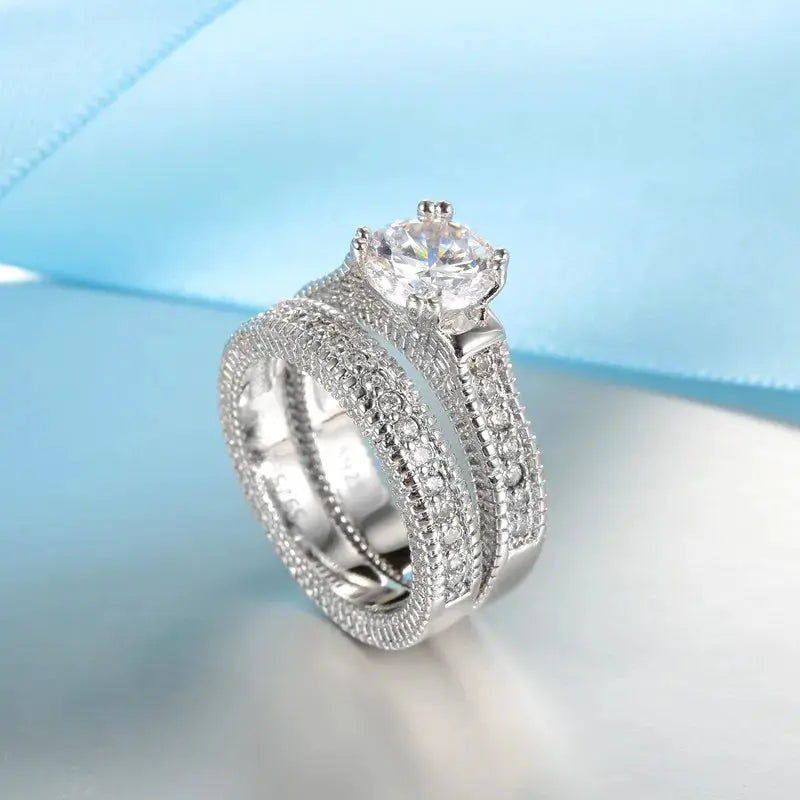 Eternal Radiance Bridal Ring Set – detail view 3