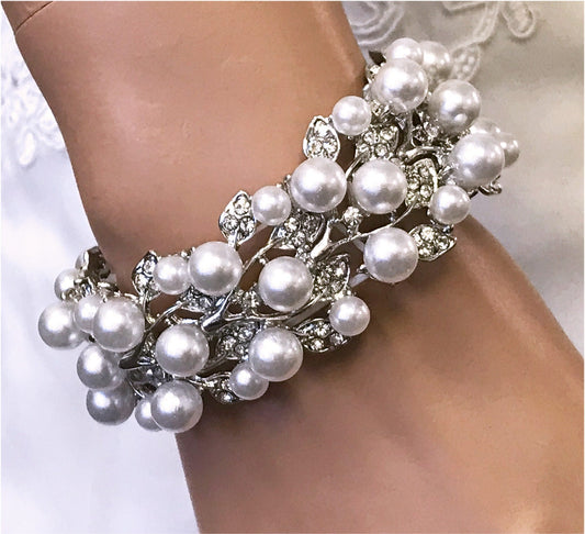 Bridal bracelet, Wedding jewelry,bridal jewelry, Pearl stretchable bracelet, bridesmaid bracelet, rhinestone bracelet, crystal cuff