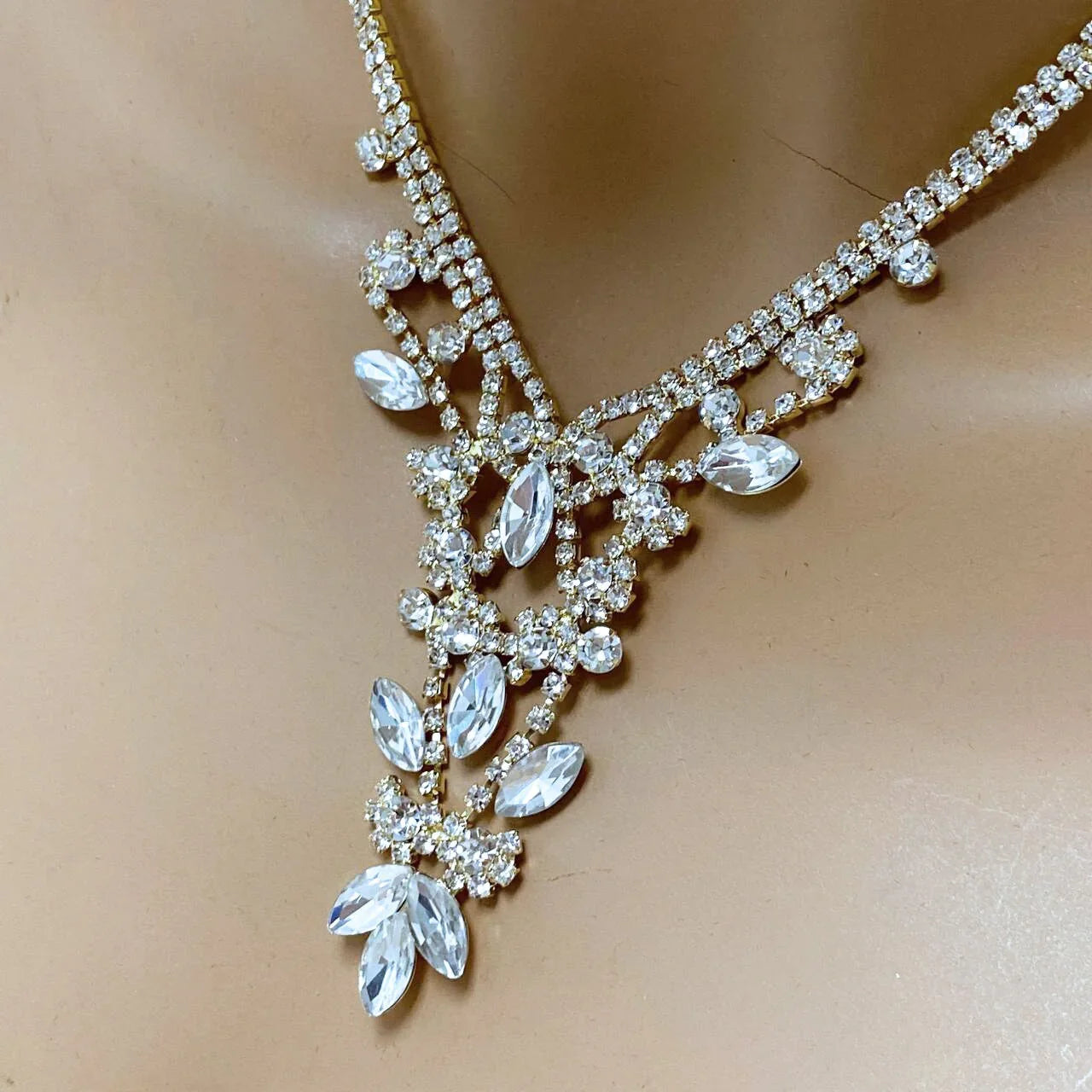 Crystal Floral Necklace – Luxury Bridal Statement Jewelry for Evening Events