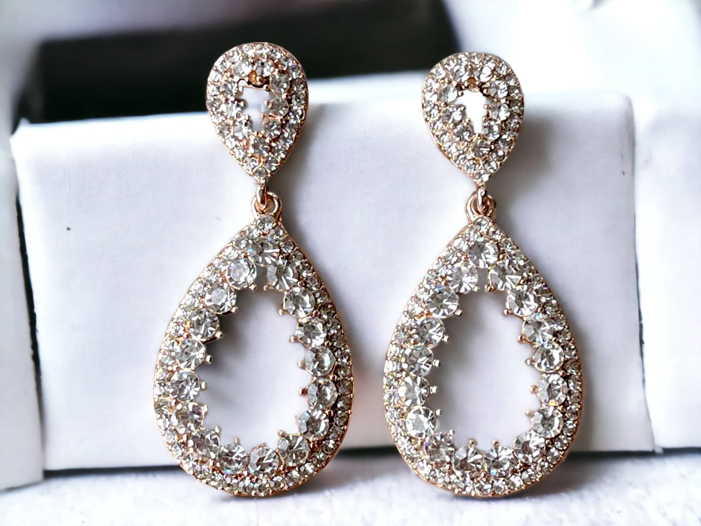 Chic Crystal Bridal Drop Earrings - Wedding Earrings, Luxurious Bridal & Bridesmaid Jewelry- Prom Earrings, Ideal Gift for Wedding Party