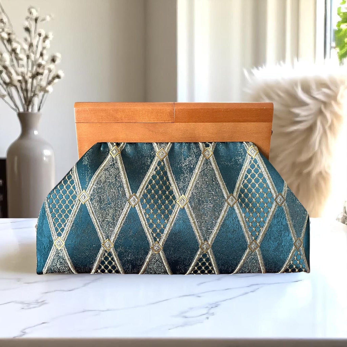 Vintage-Inspired Green Gold Tapestry Clutch Bag with Wooden Frame – Elegant Geometric Evening Purse for Special Occasions